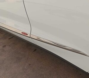 FOCUS IÇIN UYUMLU 2019+ KAPI ÇITASI PIANO BLACK